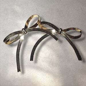 NWT Boutique Goldtone Herringbone Chain Ribbon Bow Earrings